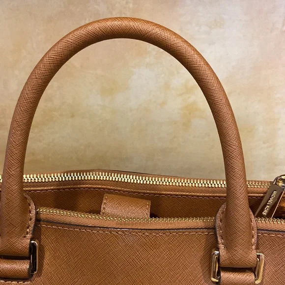Michael Kors satchel. Luggage color - Picture 9 of 15